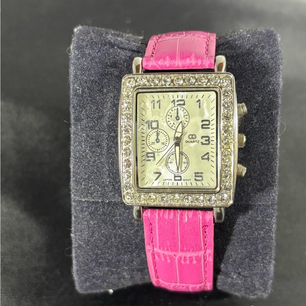 Charming Charlie women’s watch. Excellent con w/ pink band W/battery diamonds